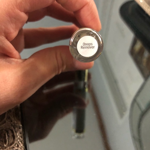 LipSense Ooops Remover (7) - Picture 3 of 4
